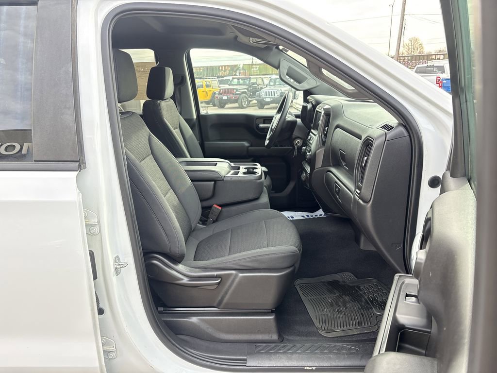 Used 2020 Chevrolet Silverado 1500 Custom w/ Custom Value Package image 25