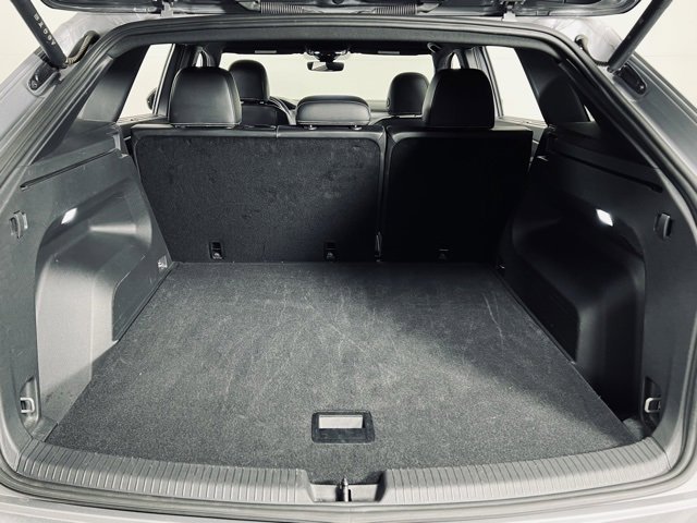 Used 2024 Volkswagen Atlas Cross Sport SE image 13