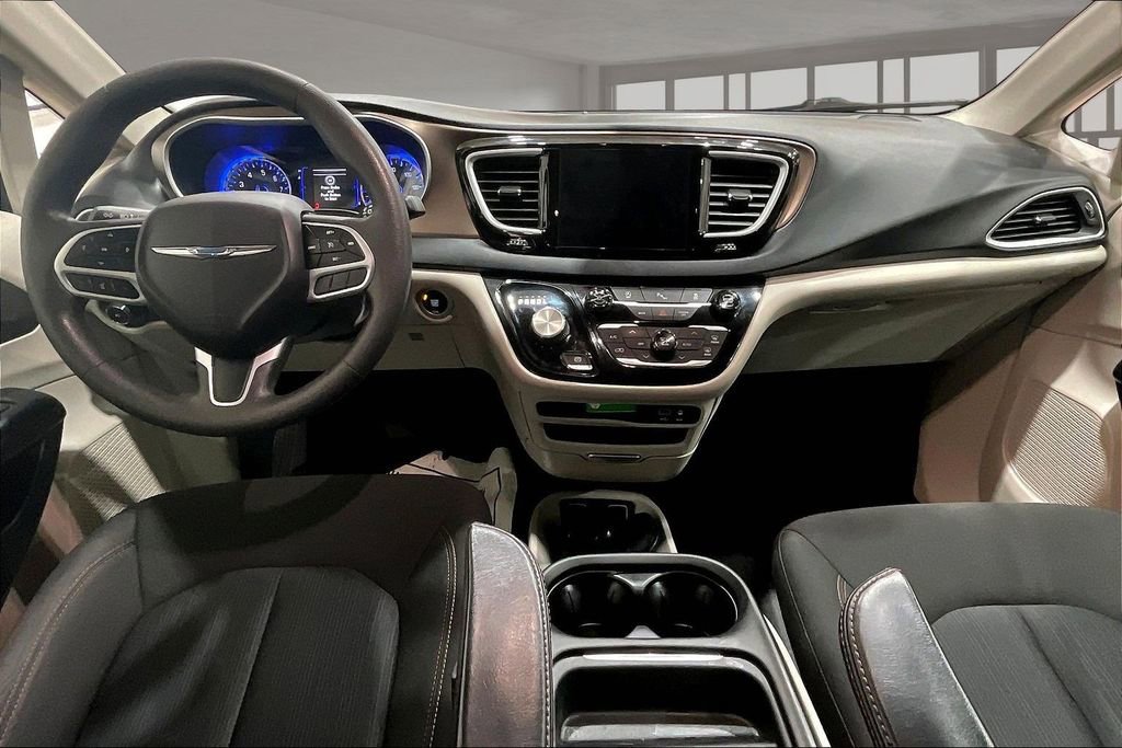 Used 2018 Chrysler Pacifica Touring Plus image 16