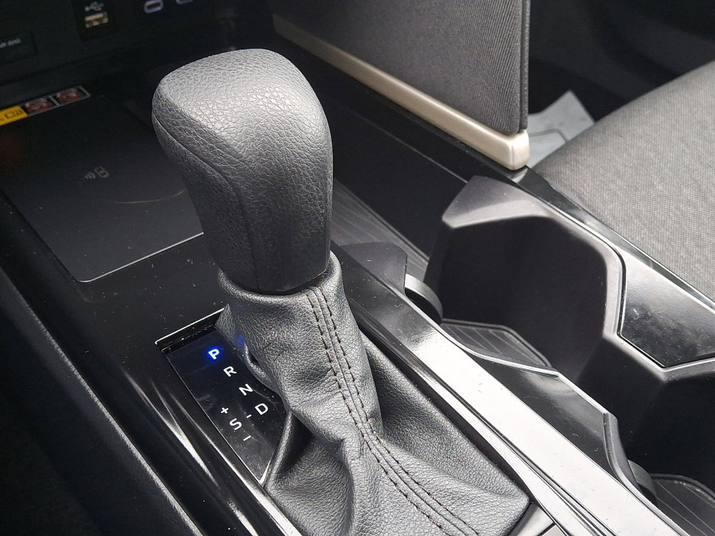 Used 2025 Toyota Camry LE image 30