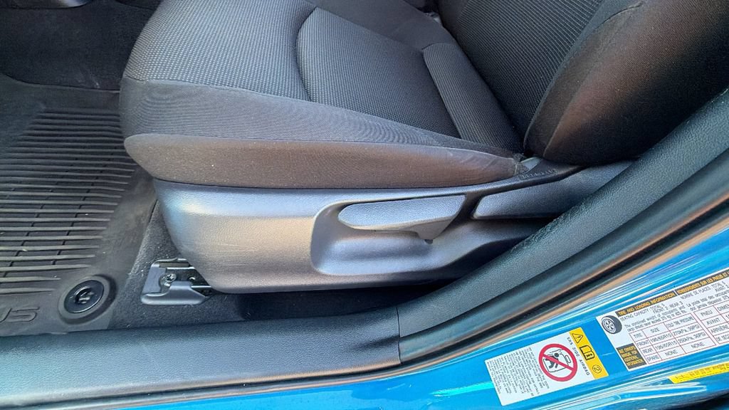 Used 2022 Toyota Prius L Eco FWD image 21