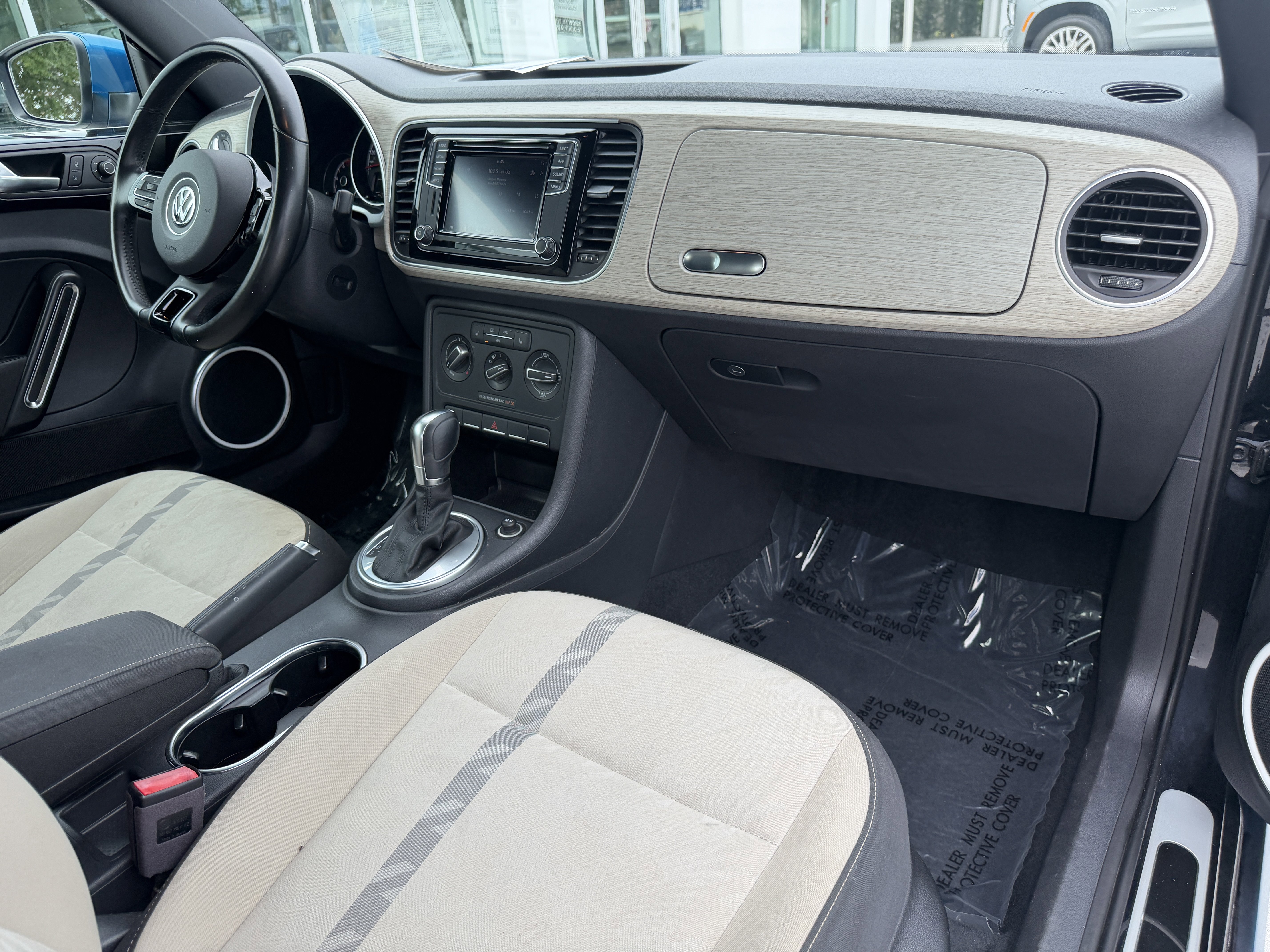 Used 2018 Volkswagen Beetle 2.0T FWD image 11