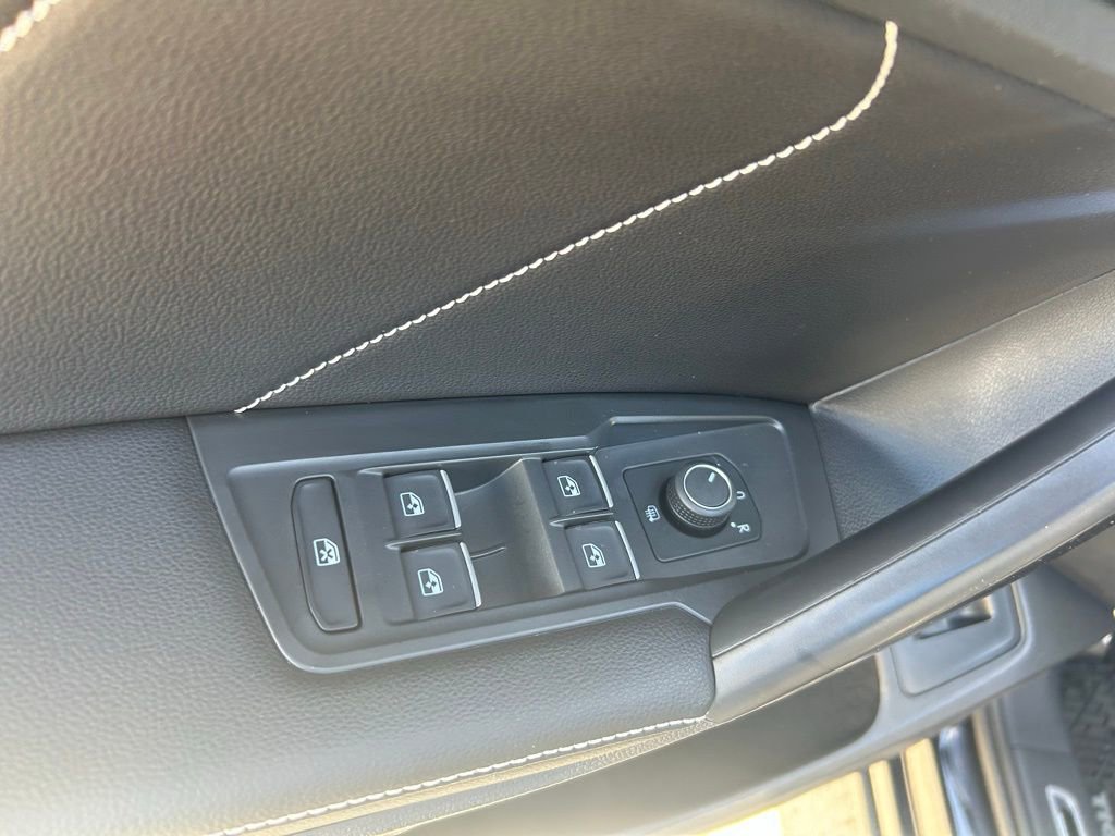 Certified 2022 Volkswagen Tiguan SE R-Line image 49