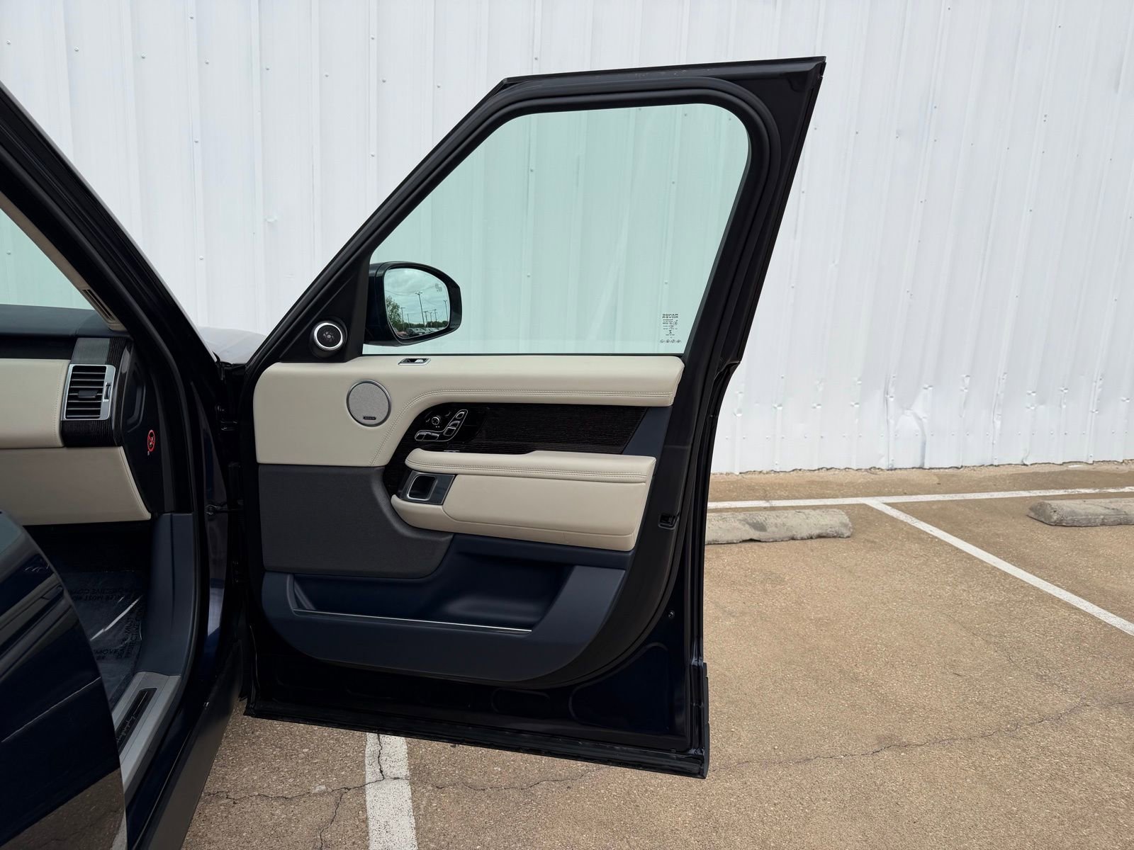 Used 2019 Land Rover Range Rover Long Wheelbase Autobiography AWD/4WD image 27