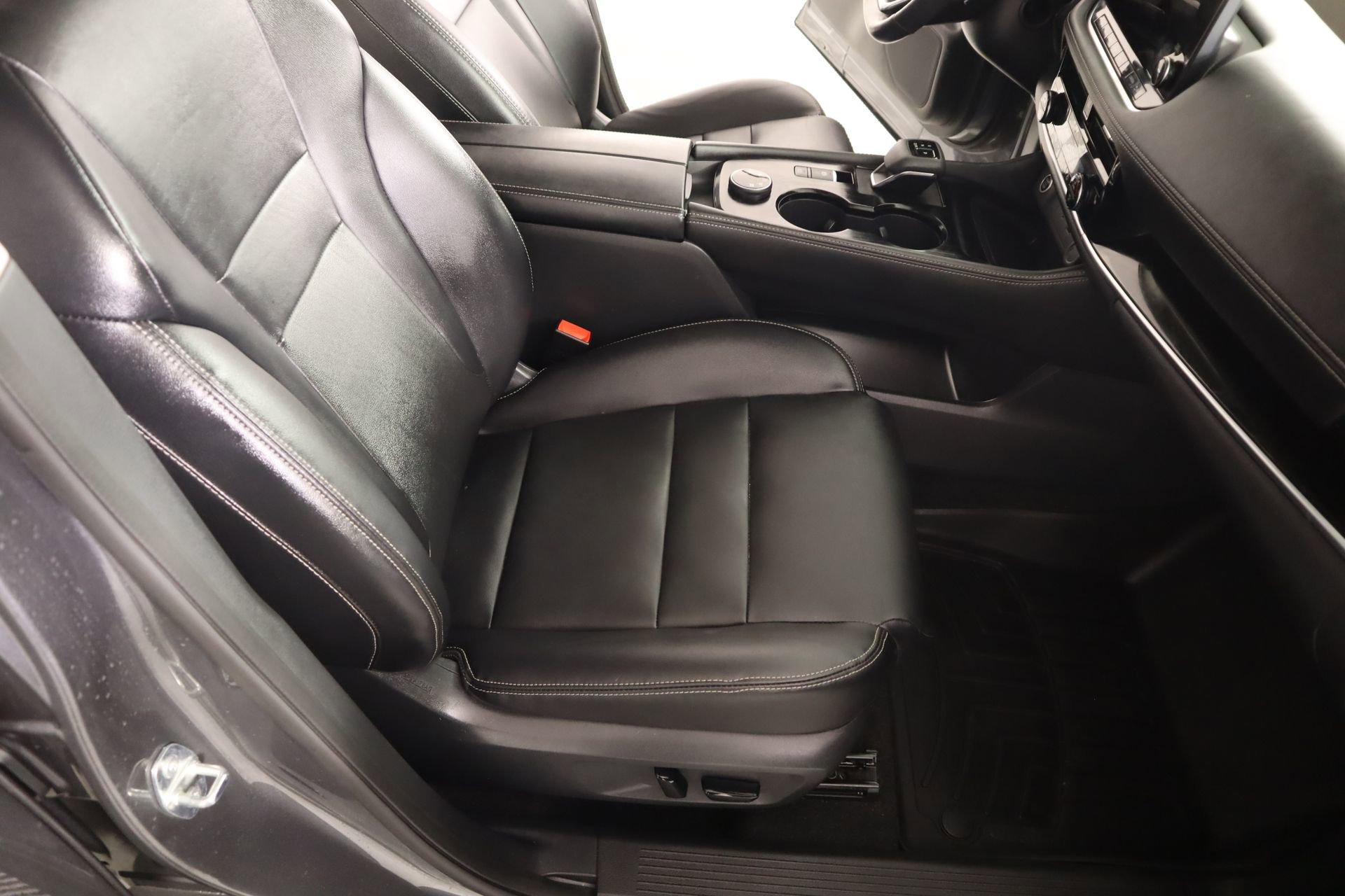 Used 2023 Nissan Rogue SL w/ SL Premium Package image 14