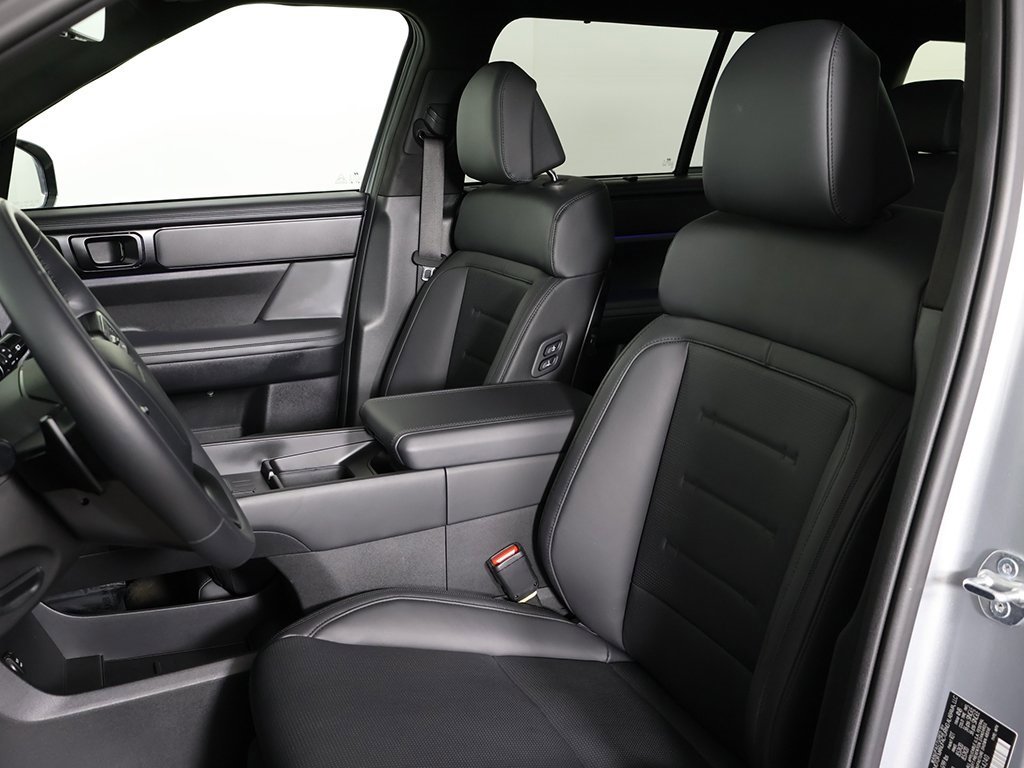 Certified 2025 Hyundai Santa Fe Calligraphy image 33