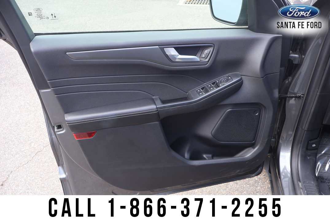 Used 2025 Ford Escape SE FWD image 8