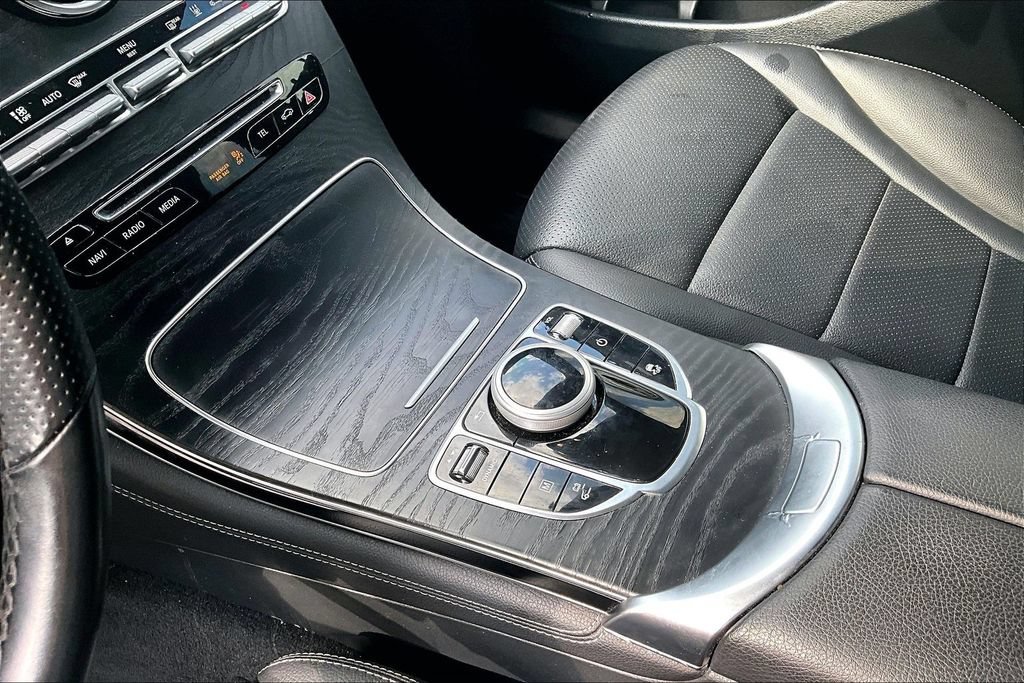 Used 2019 Mercedes-Benz GLC 350e 4MATIC w/ Premium Package image 16