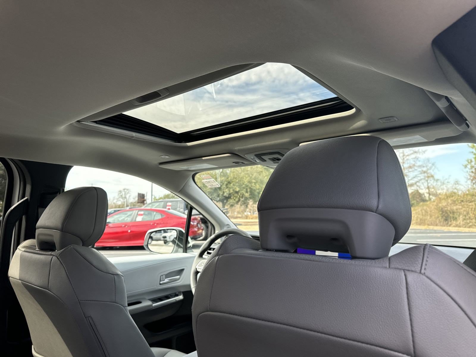 New 2025 Toyota Sienna XLE w/ XLE Plus Package FWD image 32