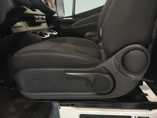 Used 2025 Mercedes-Benz Sprinter 2500 image 18