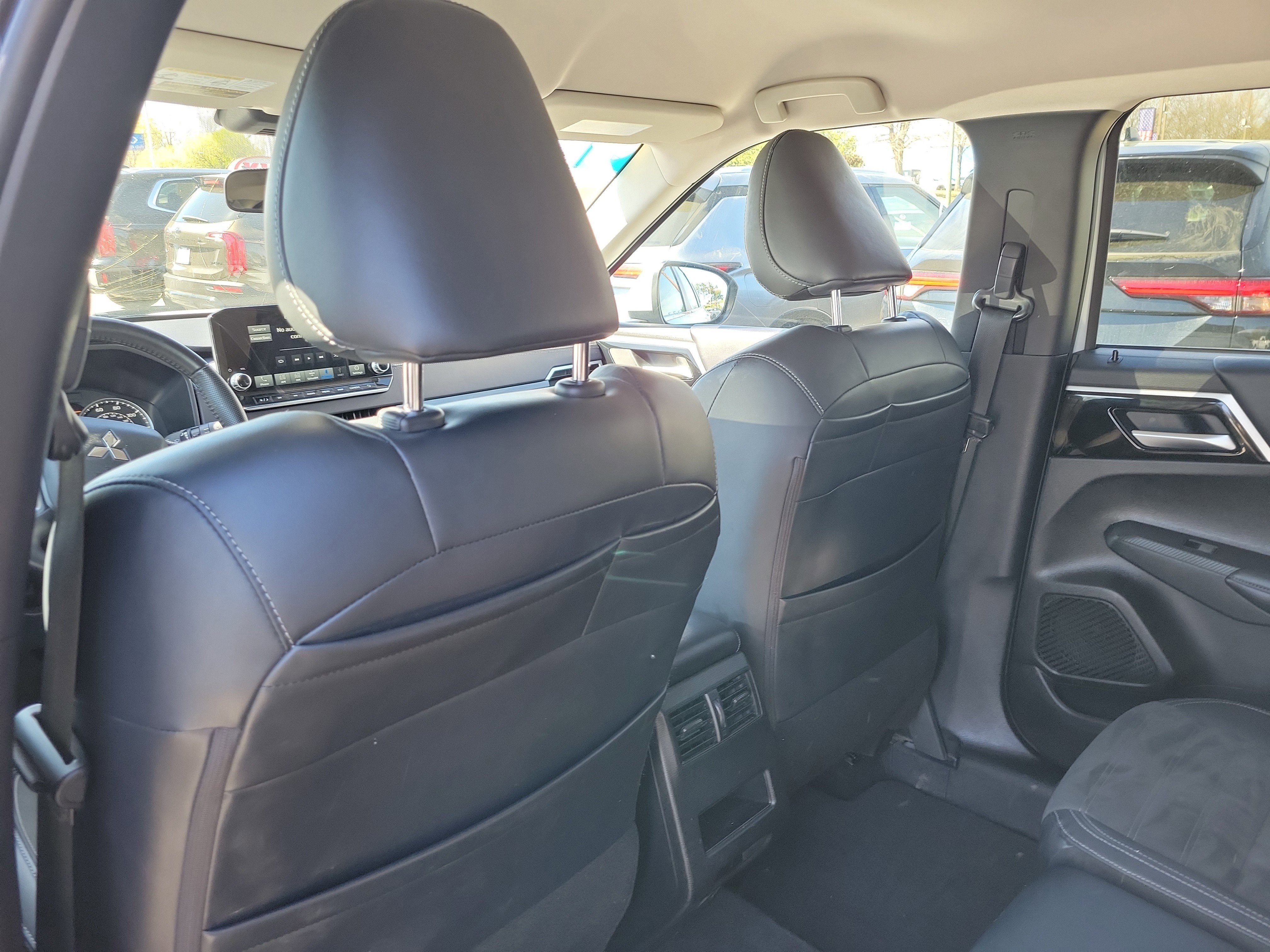 Used 2024 Mitsubishi Outlander SE Black Edition image 13