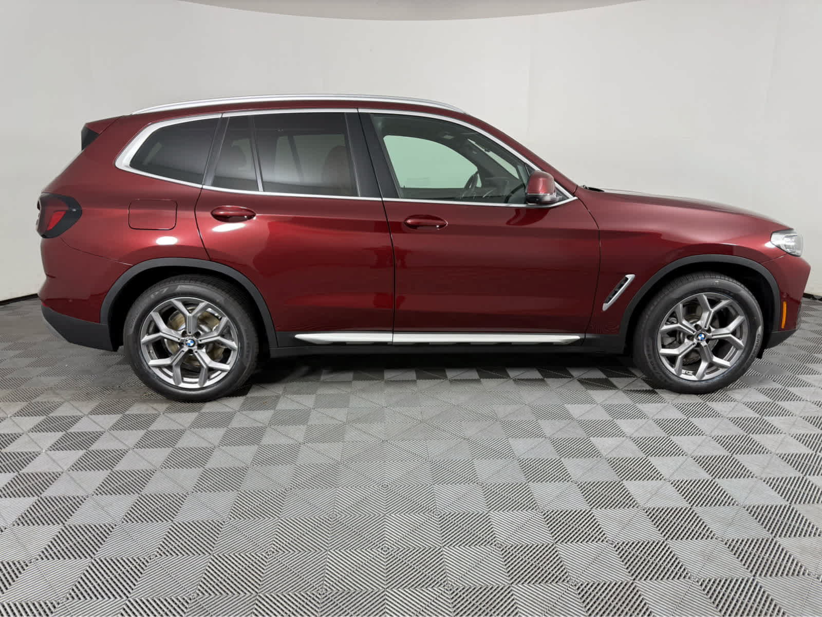 Used 2024 BMW X3 xDrive30i AWD/4WD image 2