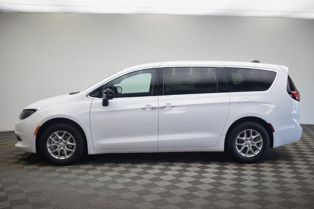 New 2027 Chrysler Pacifica LX FWD image 13