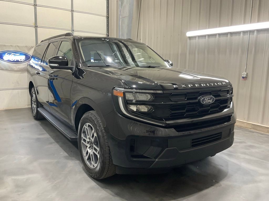Used 2025 Ford Expedition Max Active AWD/4WD image 1