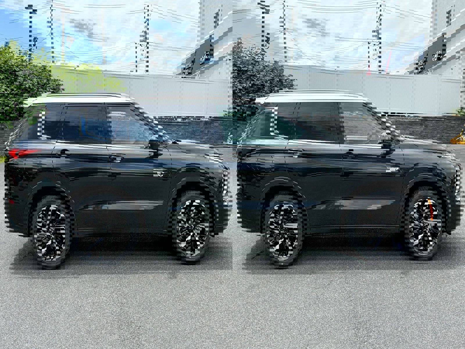 New 2025 Mitsubishi Outlander 4WD Plug-In Hybrid image 14