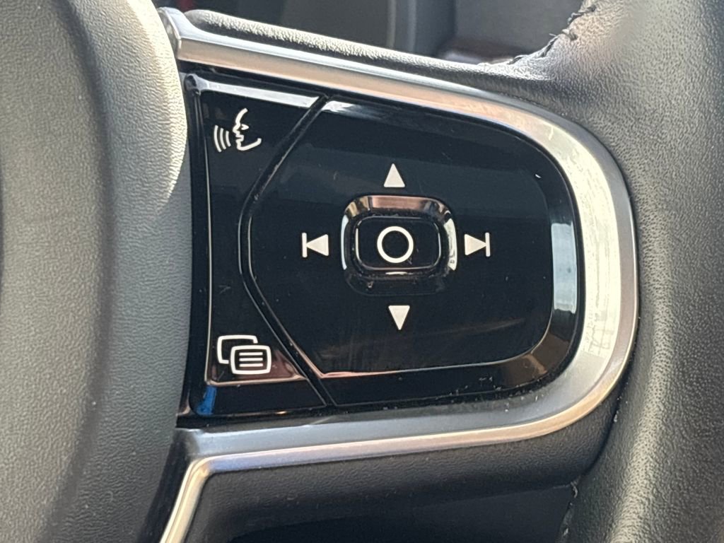 Used 2017 Volvo S90 T6 Momentum w/ Vision Package image 21