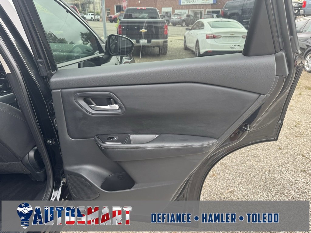 Used 2025 Nissan Rogue SV image 32