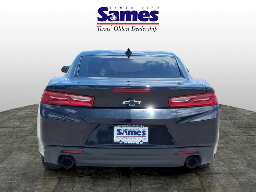 Used 2018 Chevrolet Camaro LT RWD image 4