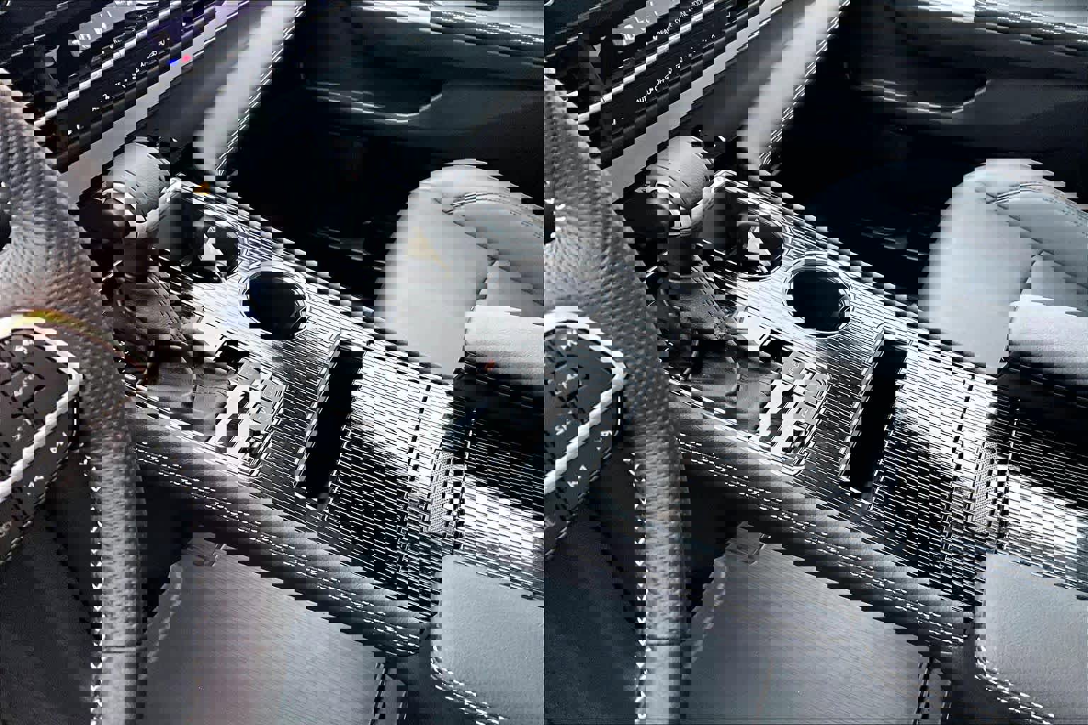 Used 2025 Toyota Sienna XSE w/ XSE Plus Package image 16