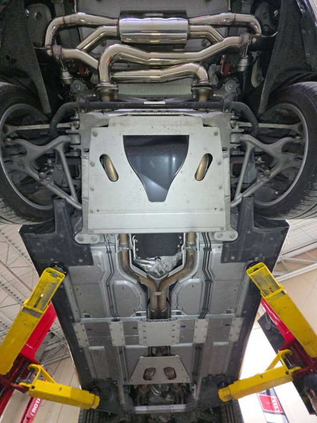 Used 2011 Aston Martin Rapide image 82