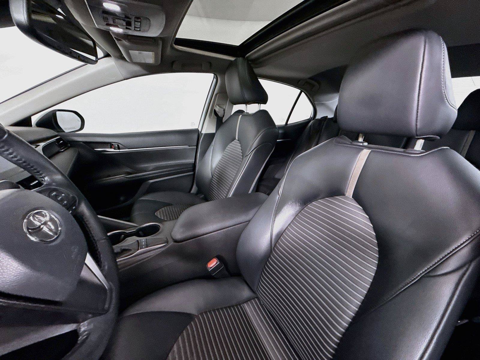 Used 2022 Toyota Camry SE w/ Convenience Package FWD image 3