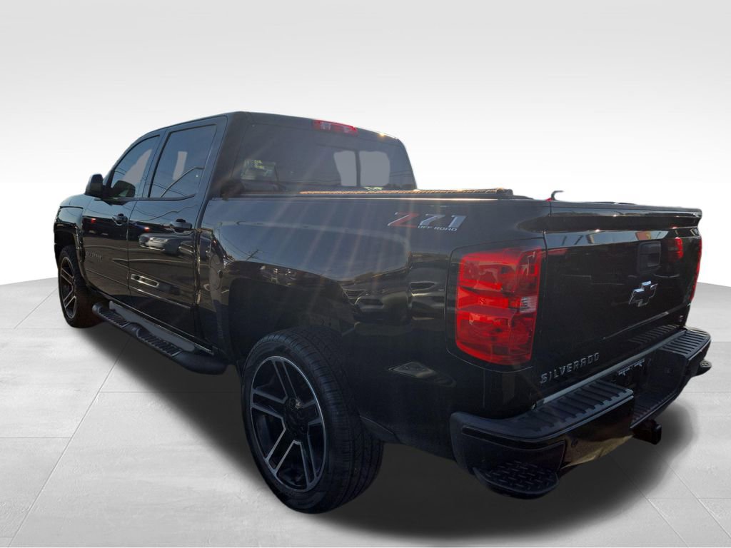 Used 2018 Chevrolet Silverado 1500 LT w/ LPO, Black Pack AWD/4WD image 6