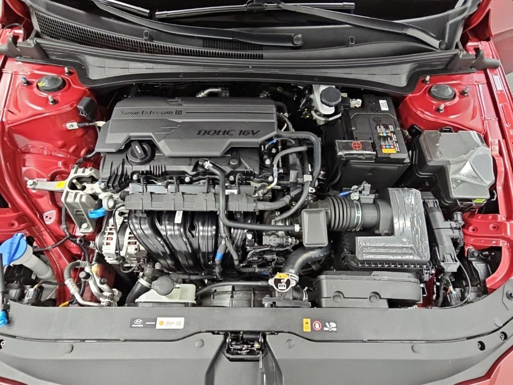 Used 2025 Hyundai Elantra Limited FWD image 41