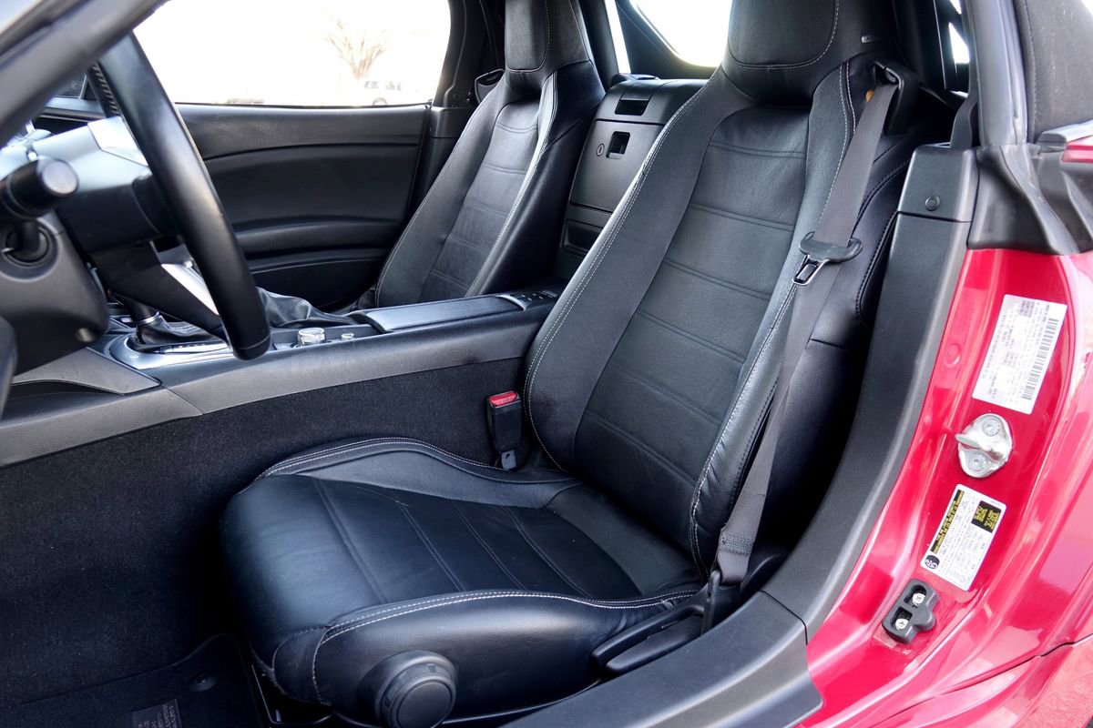 Used 2018 FIAT 124 Spider Lusso w/ Navigation & Sound Group image 6