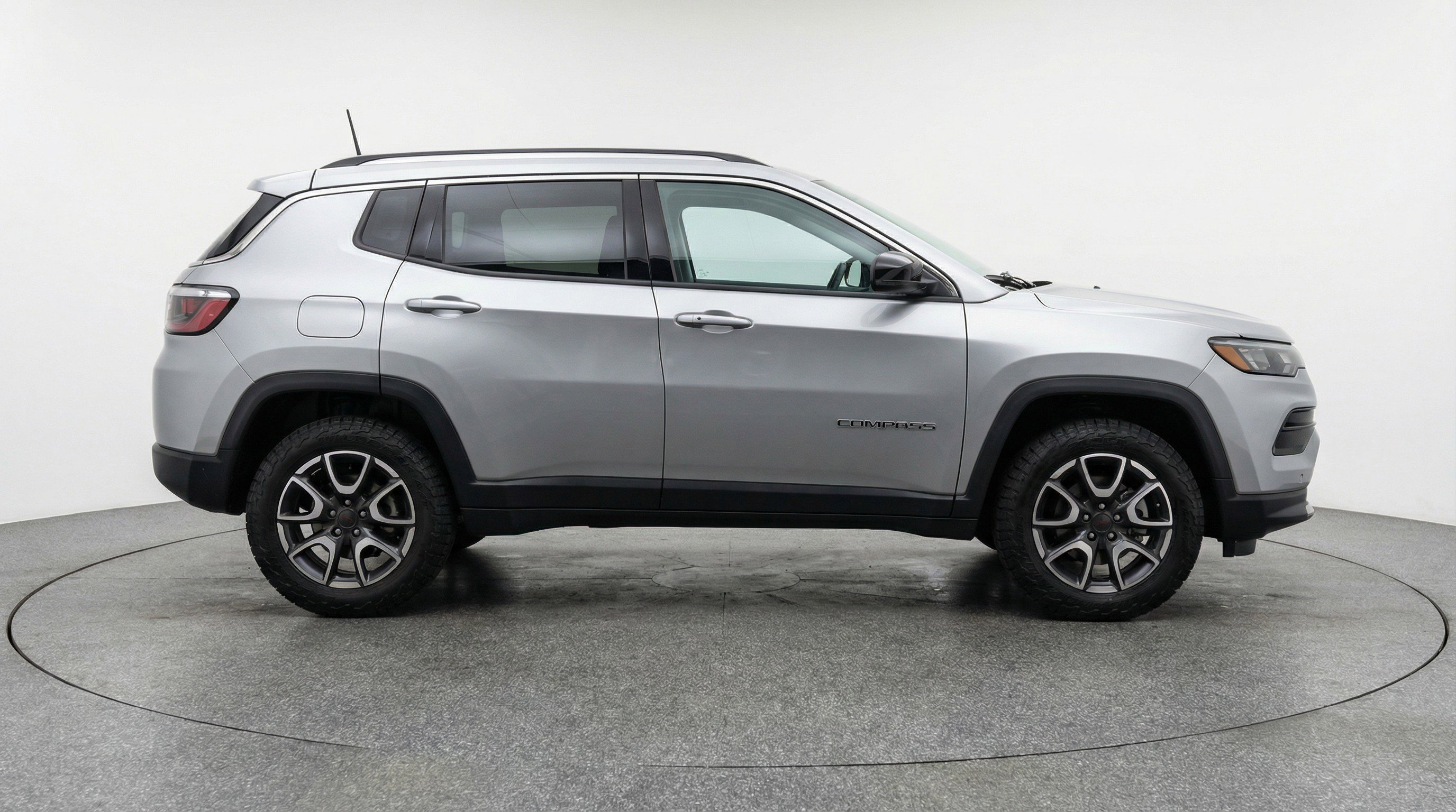 Used 2025 Jeep Compass Trailhawk AWD/4WD image 11