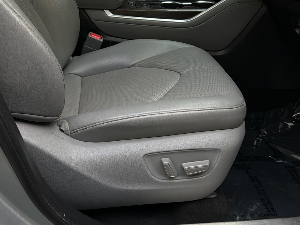 Used 2021 Toyota Highlander Platinum AWD/4WD image 10