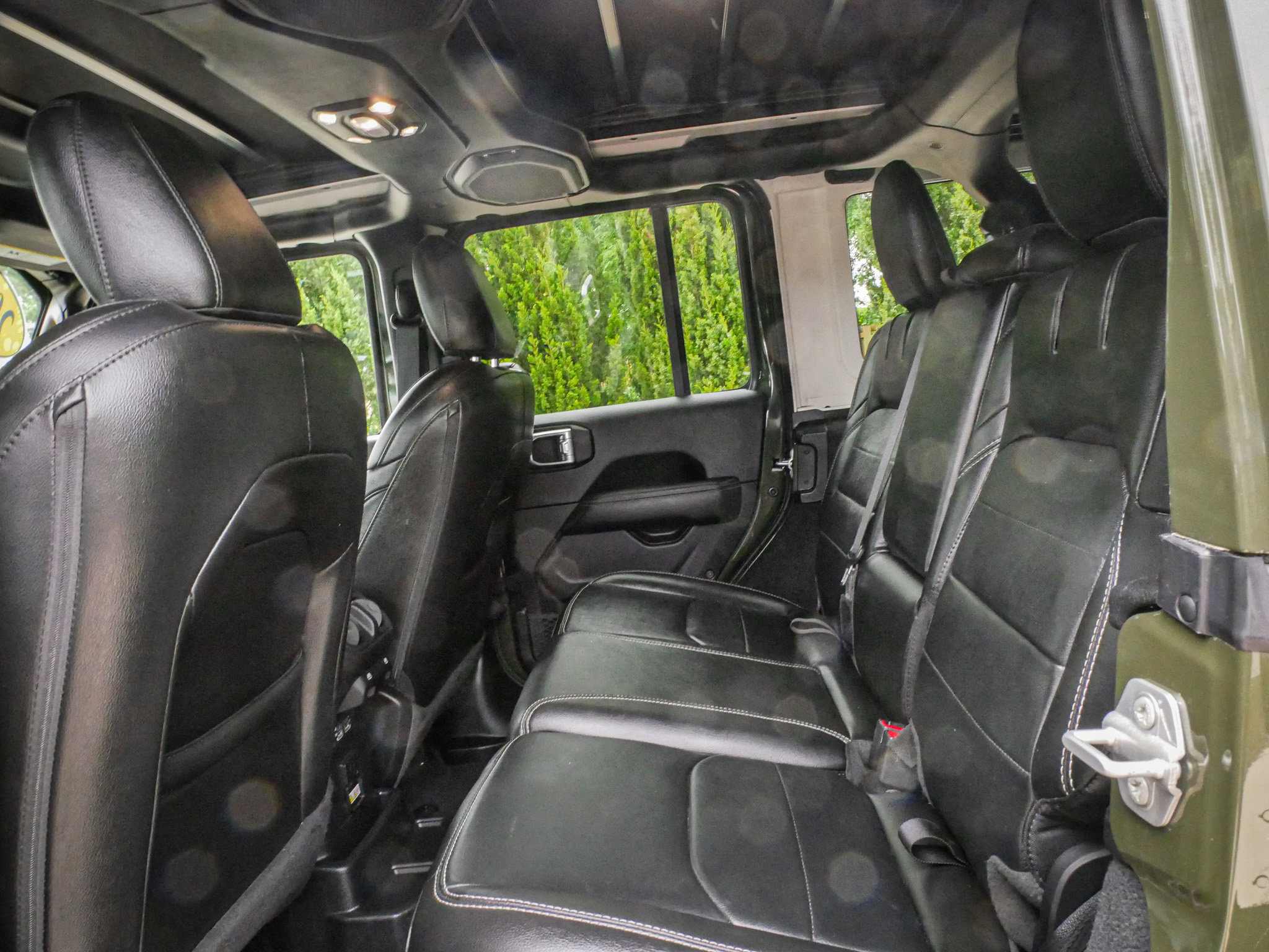 Used 2022 Jeep Wrangler Unlimited Sahara w/ Cold Weather Group AWD/4WD image 30