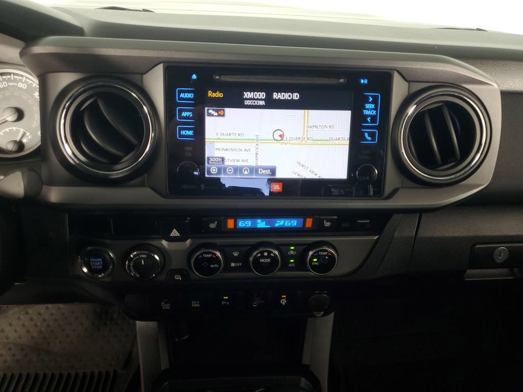 Used 2016 Toyota Tacoma TRD Sport AWD/4WD image 16