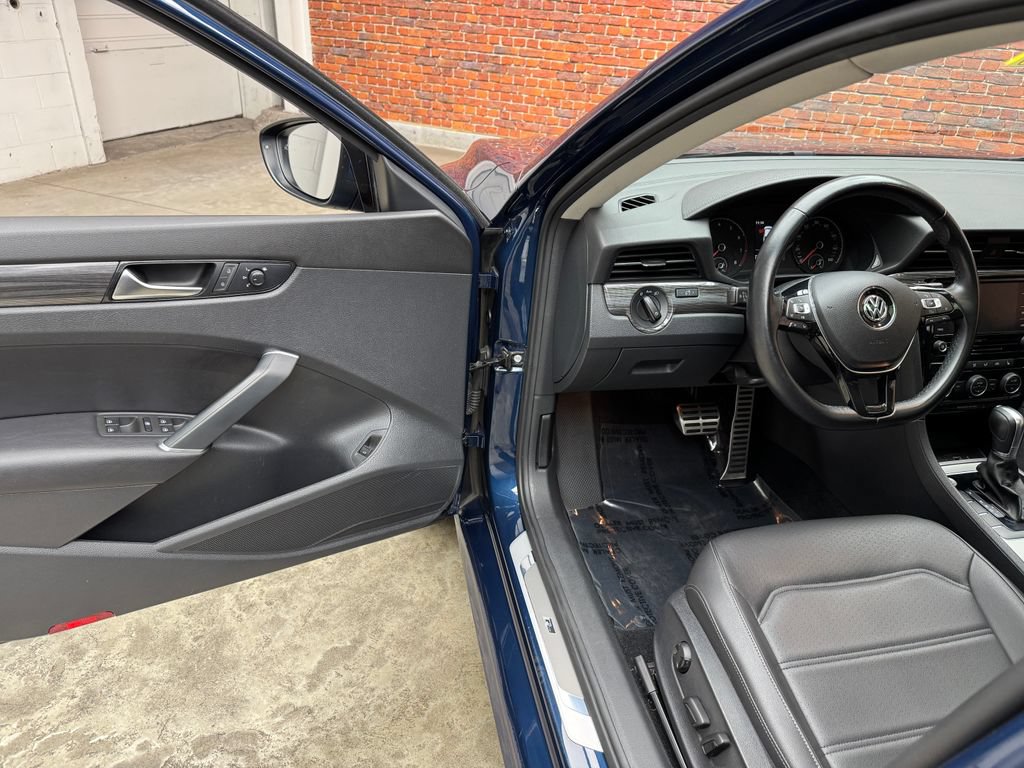 Used 2020 Volkswagen Passat 2.0T R-Line FWD image 10