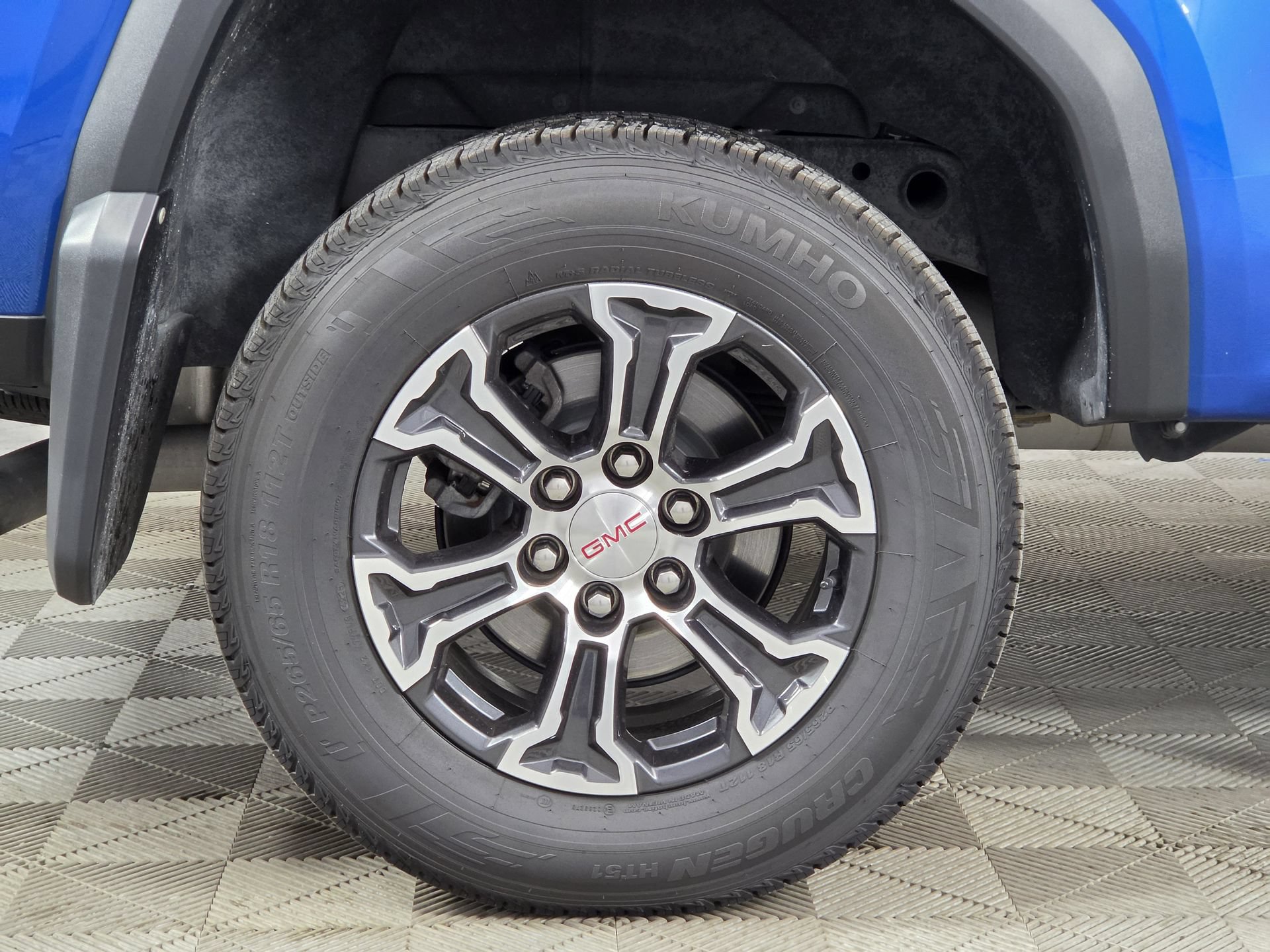 Used 2023 GMC Canyon AT4 w/ AT4 Premium Package AWD/4WD image 9