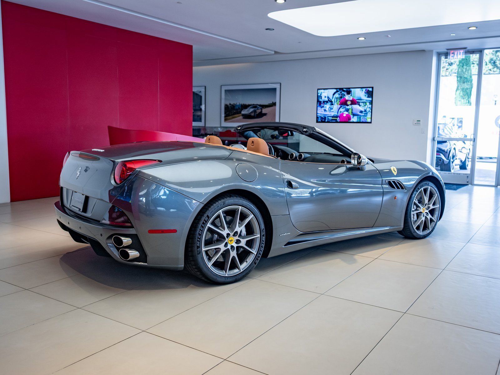 Used 2012 Ferrari California image 6