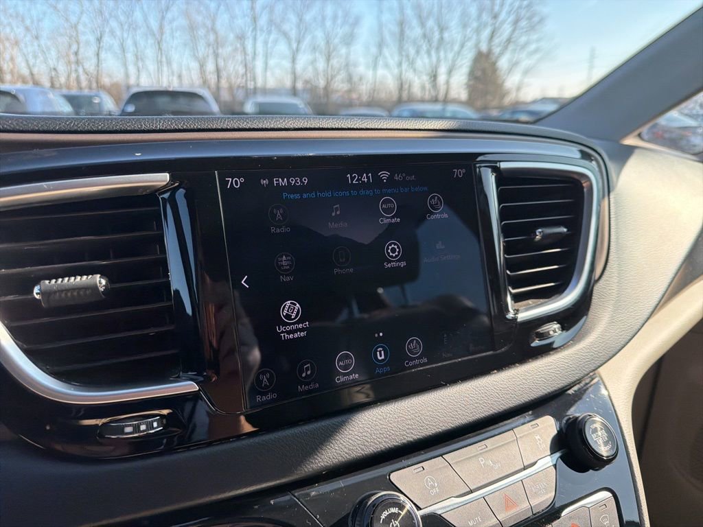 Used 2018 Chrysler Pacifica Touring-L Plus w/ Tire & Wheel Group image 31