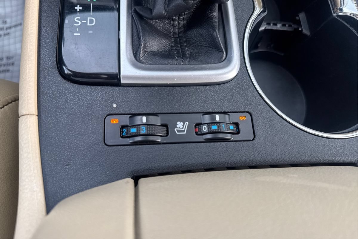 Used 2014 Toyota Highlander Limited FWD image 38