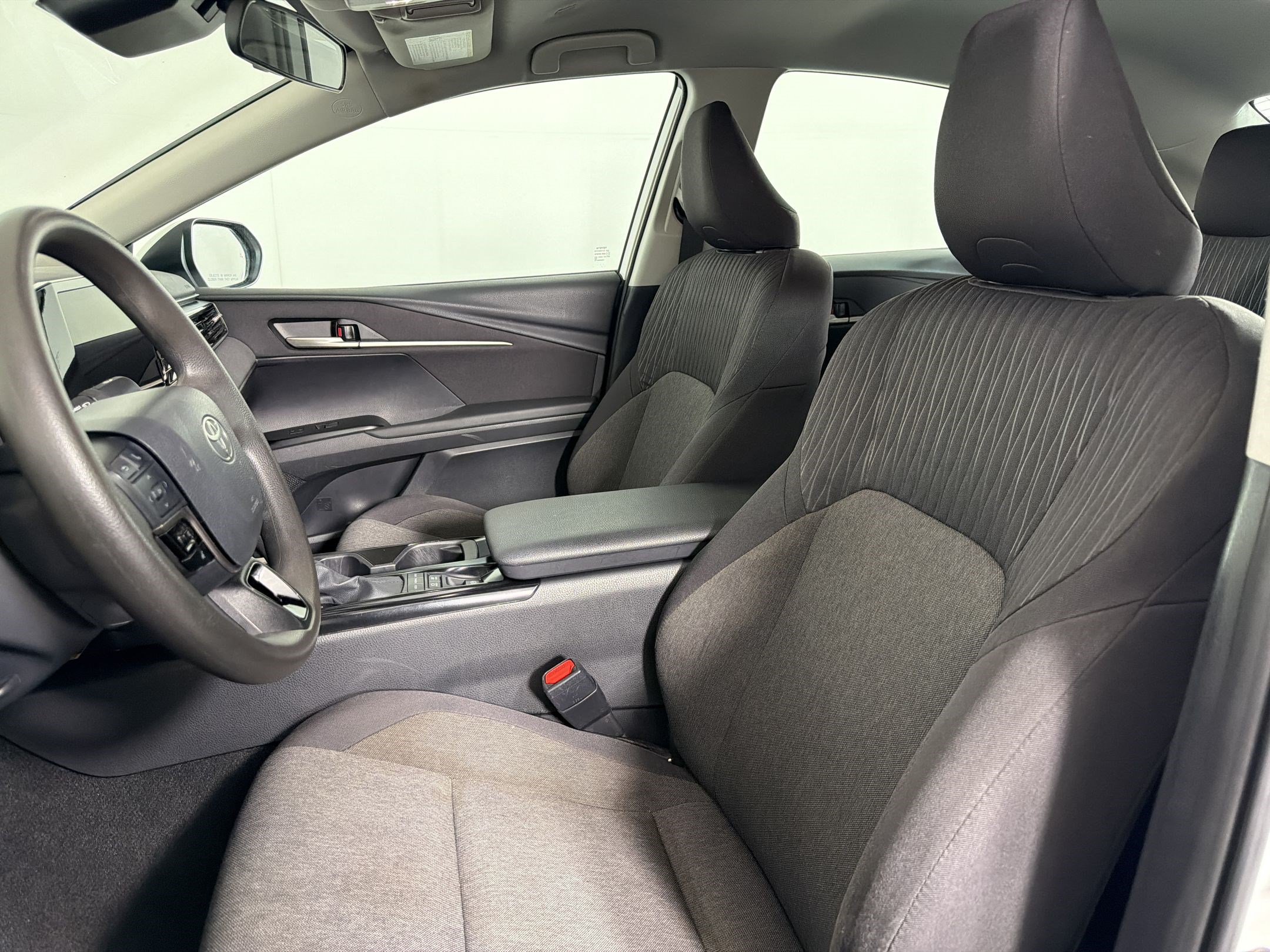 Used 2025 Toyota Camry LE FWD image 4