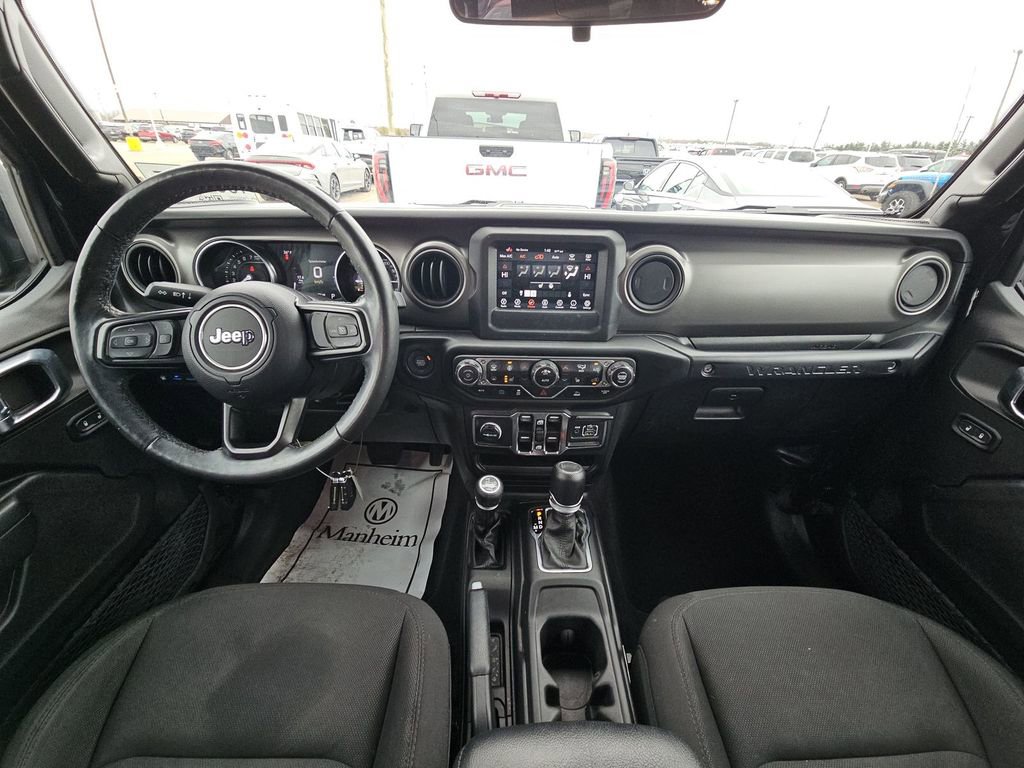Used 2023 Jeep Wrangler Unlimited w/ Cold Weather Group AWD/4WD image 6