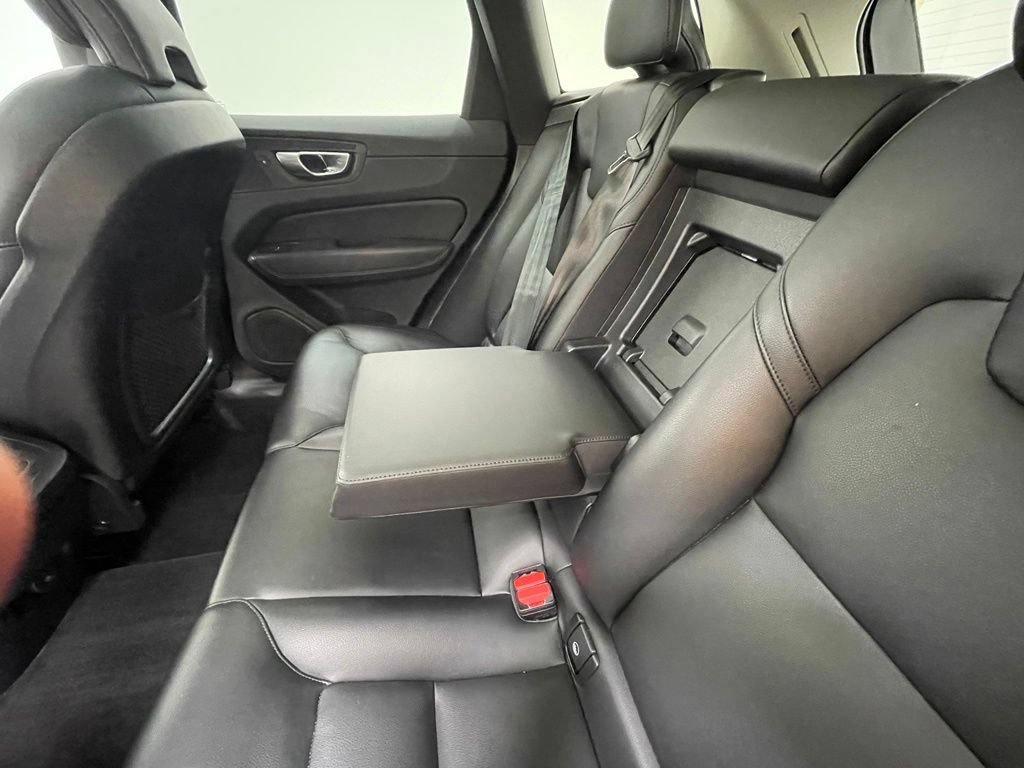 Used 2023 Volvo XC60 B5 Core w/ Climate Package AWD/4WD image 12