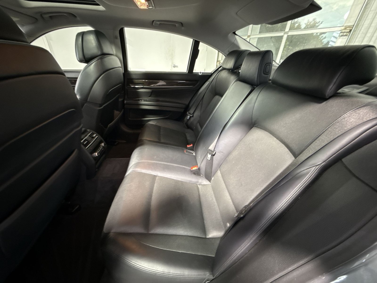 Used 2012 BMW 750i RWD image 26