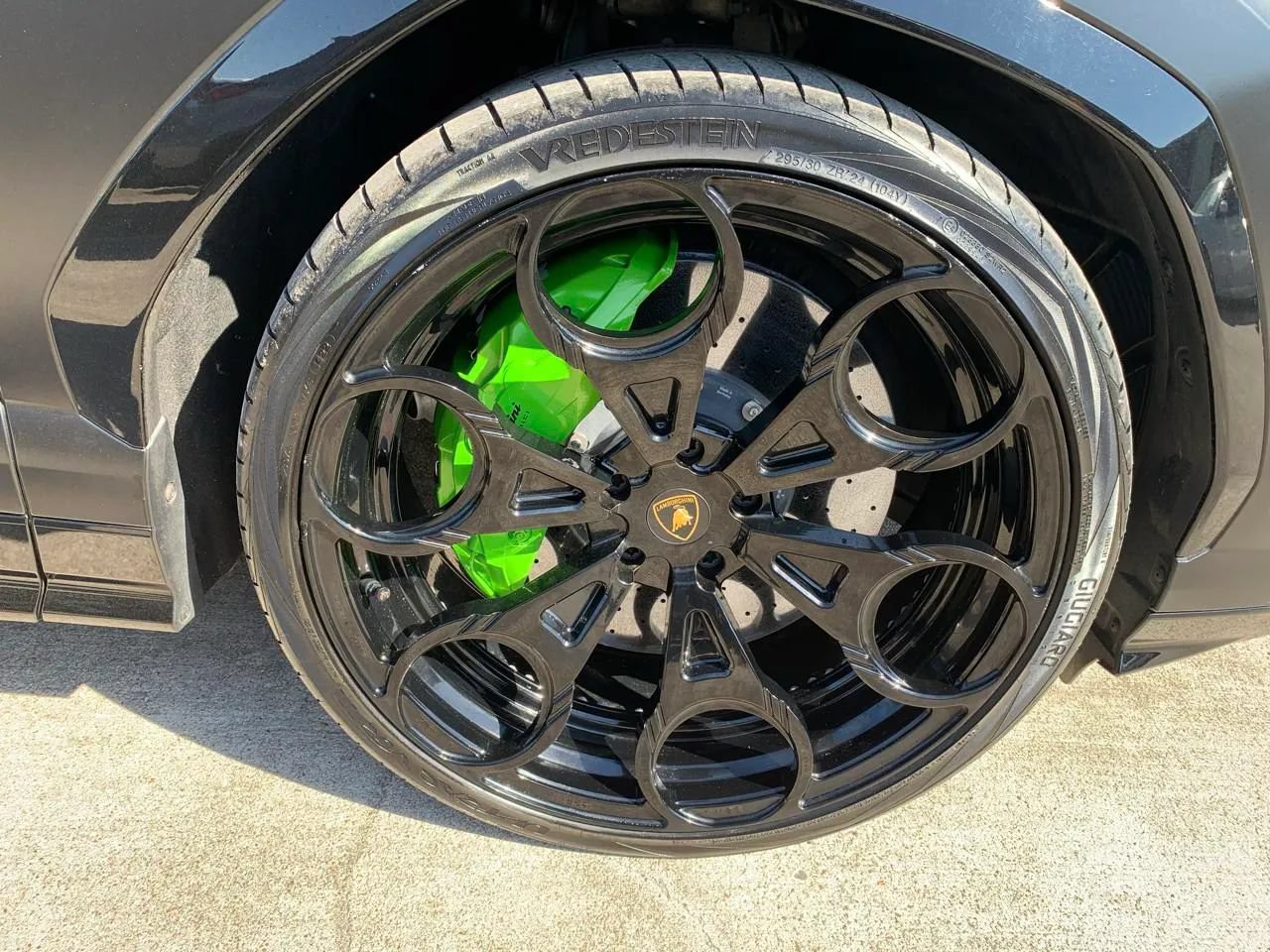 Used 2022 Lamborghini Urus AWD/4WD image 29