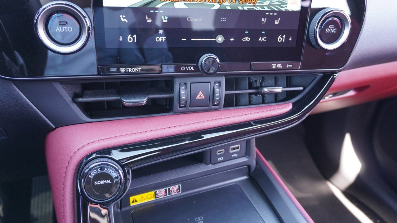 Used 2025 Lexus NX 250 FWD w/ Accessory Package (Z1) image 18