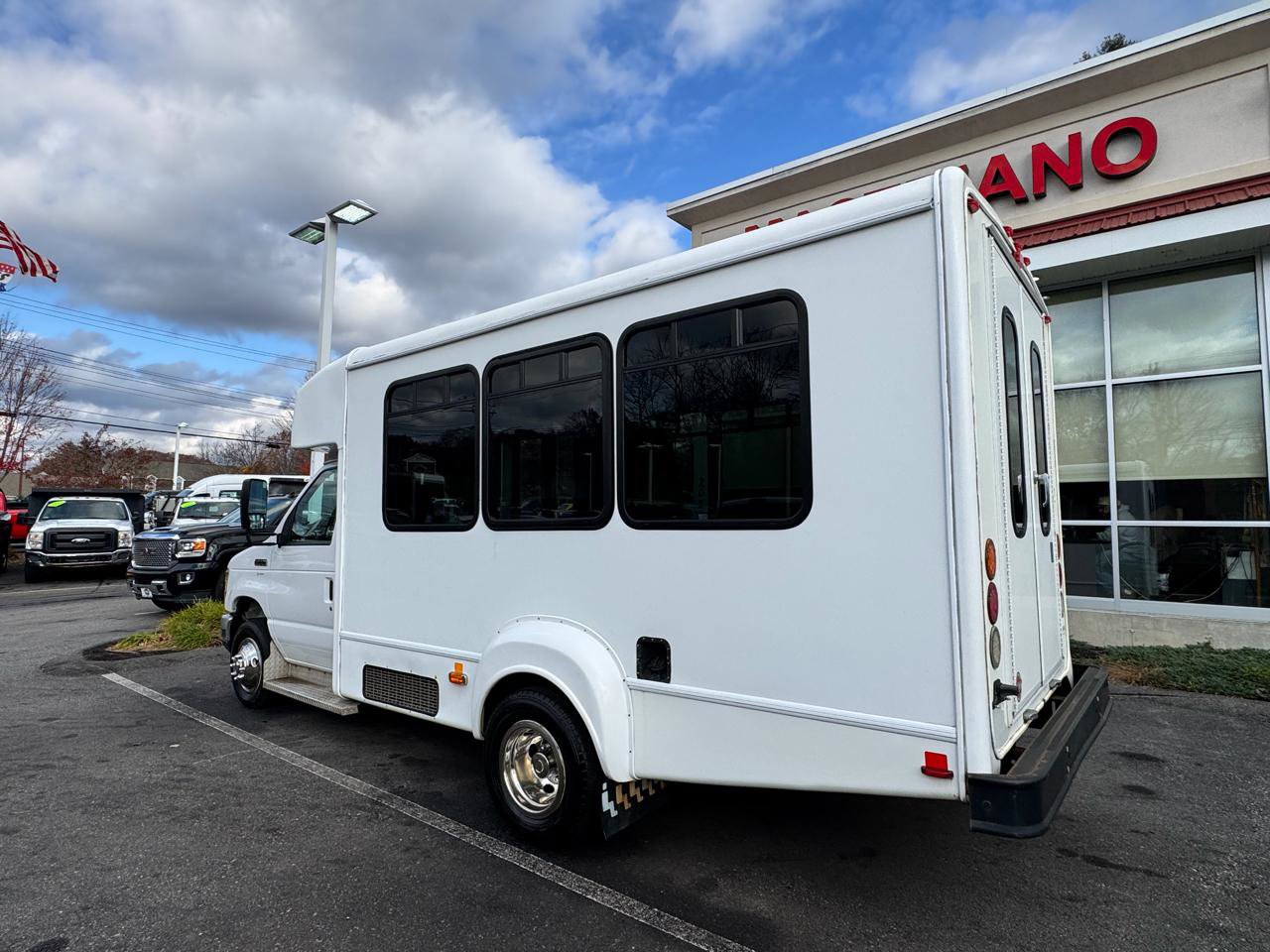 Used 2017 Ford E-350 and Econoline 350 Super Duty w/ Shuttle Bus Prep Package RWD image 9