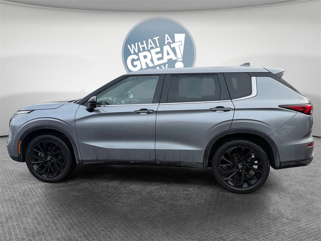 Used 2022 Mitsubishi Outlander SEL Black Edition image 4