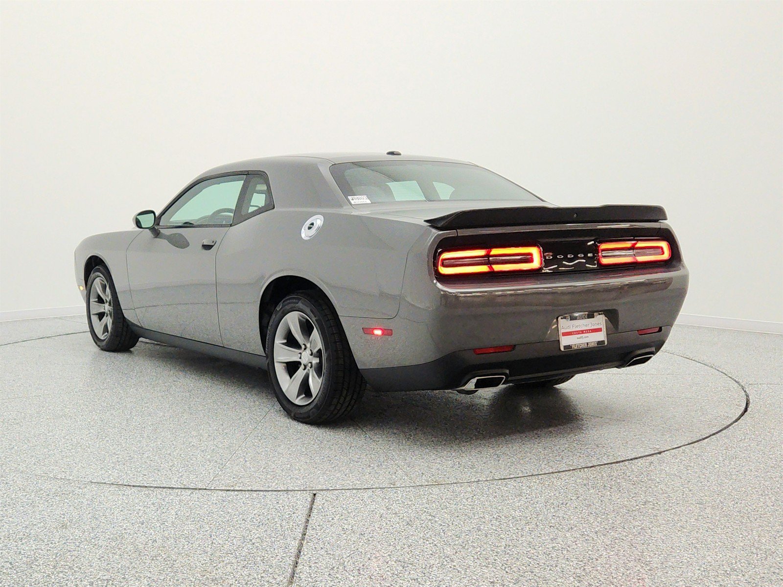 Used 2019 Dodge Challenger SXT RWD image 7