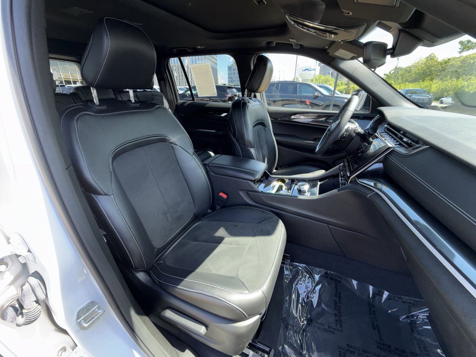 Used 2023 Jeep Grand Cherokee Altitude AWD/4WD image 27
