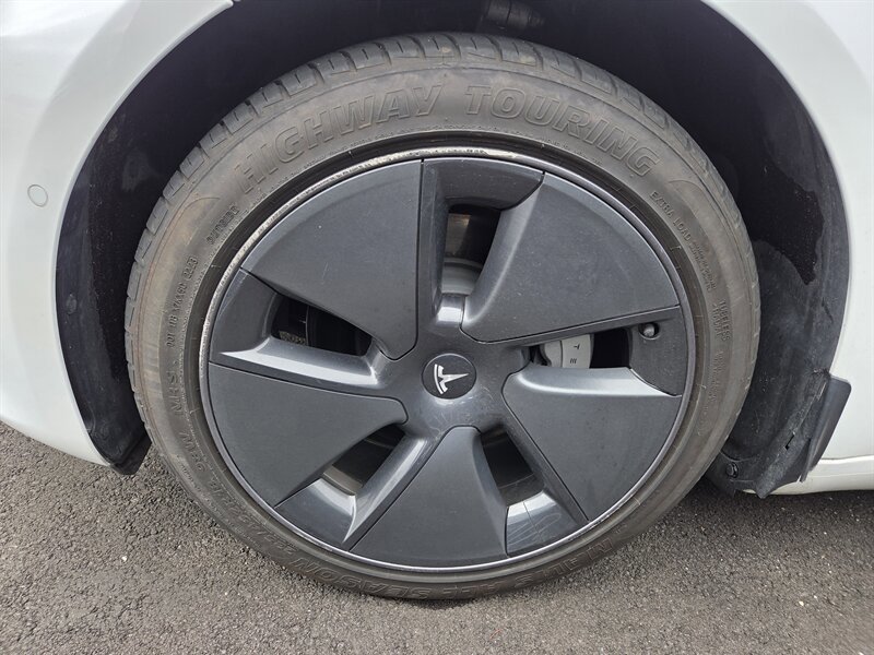 Used 2021 Tesla Model 3 Standard Range Plus RWD image 9