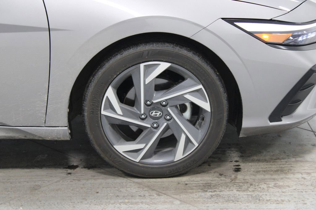 Used 2024 Hyundai Elantra SEL w/ Convenience Package image 12