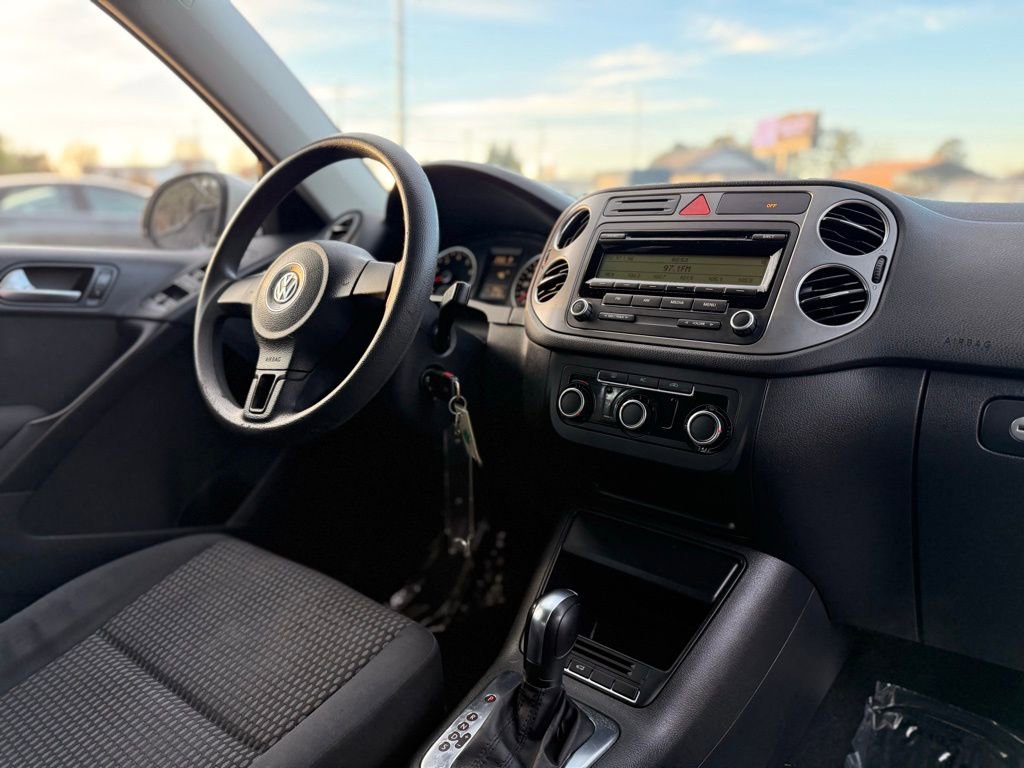 Used 2011 Volkswagen Tiguan S image 30